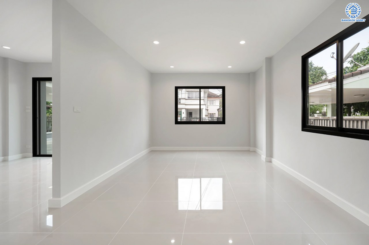 บ้านมือสองตกแต่งใหม่ แบรนด์ LH โครงการ ชัยพฤกษ์ บางบัวทอง หลังใหญ่ เนื้อที่ 76 ตร.ว. ฟังก์ชัน 3 ห้องนอน 2 ห้องน้ำ จอดรถได้ 2 คัน พร้อม Facilities ครบครัน บนทำเลเดินทางสะดวก ติดถนนบางกรวย-ไทรน้อย ใกล้เซ็นทรัลเวสต์เกต และรถไฟฟ้าสายสีม่วง "สถานีบางพลู"